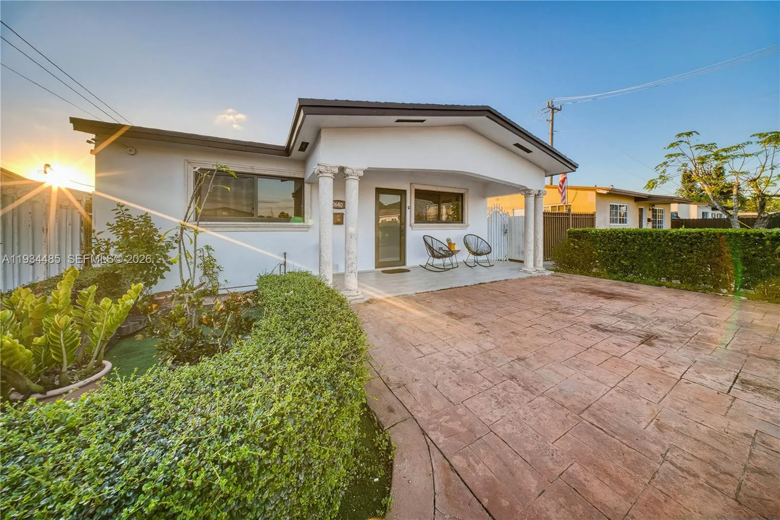 Foto de propiedad en 3640 SW 92nd Avenue, Miami, FL 33165 Miami con MLS# 
