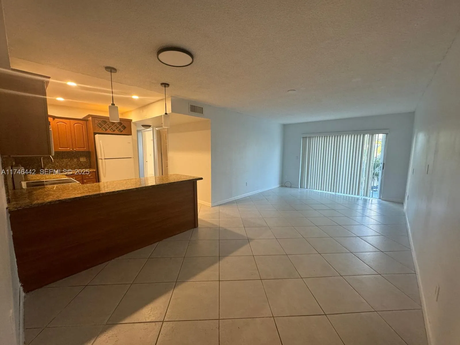 Foto de propiedad en 3642 NE 171st Street 306, North Miami Beach, FL 33160 North Miami Beach con MLS# 