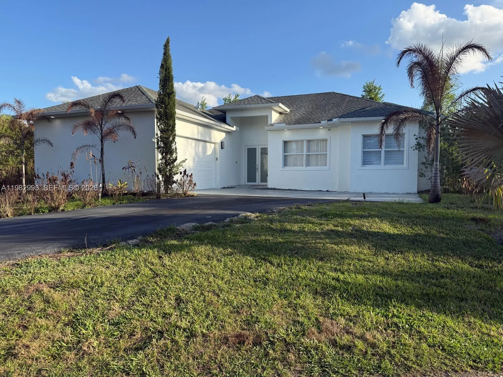 Foto de propiedad en 3646 28th Avenue SE, Naples, FL 34117 Naples con MLS# 