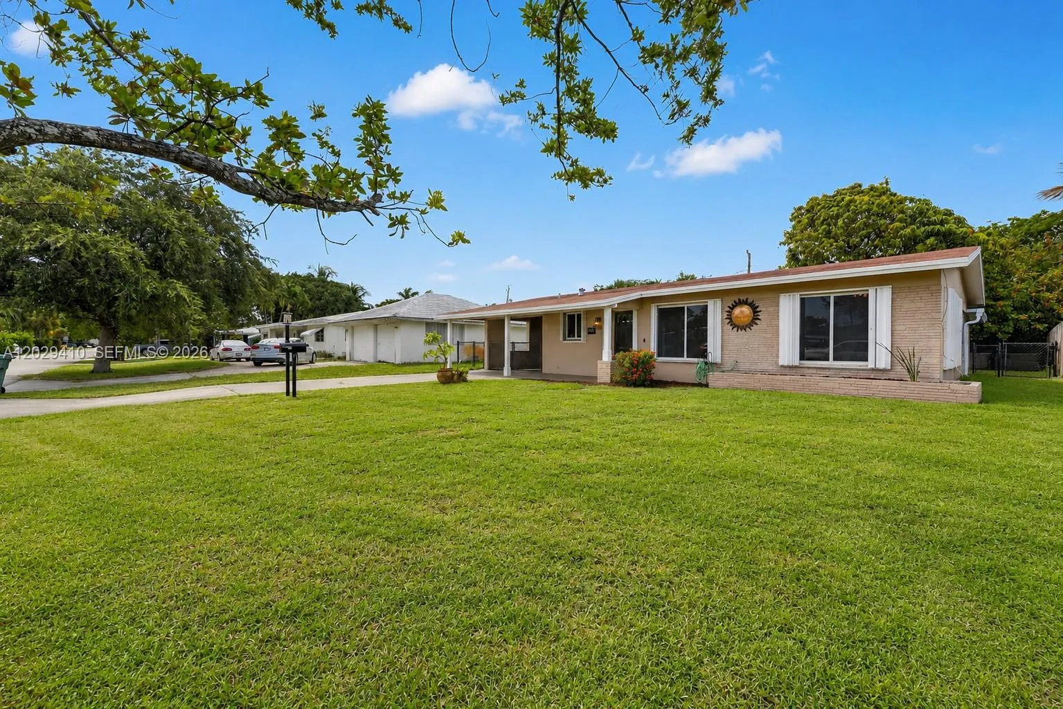 Vendido 365 NW 46th Street, Oakland Park, FL 33309, Oakland Park, FL 33309