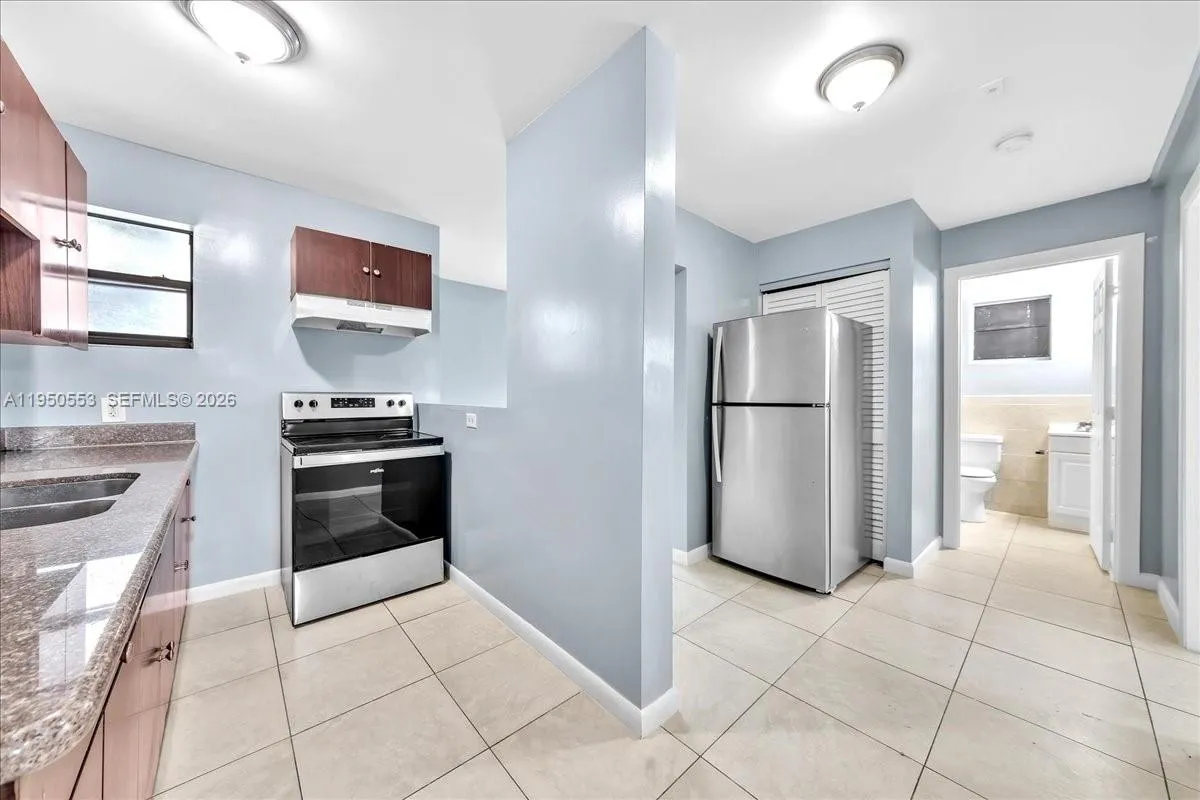 Foto de propiedad en 365 NW 8th Street 202, Miami, FL 33136 Miami con MLS# 