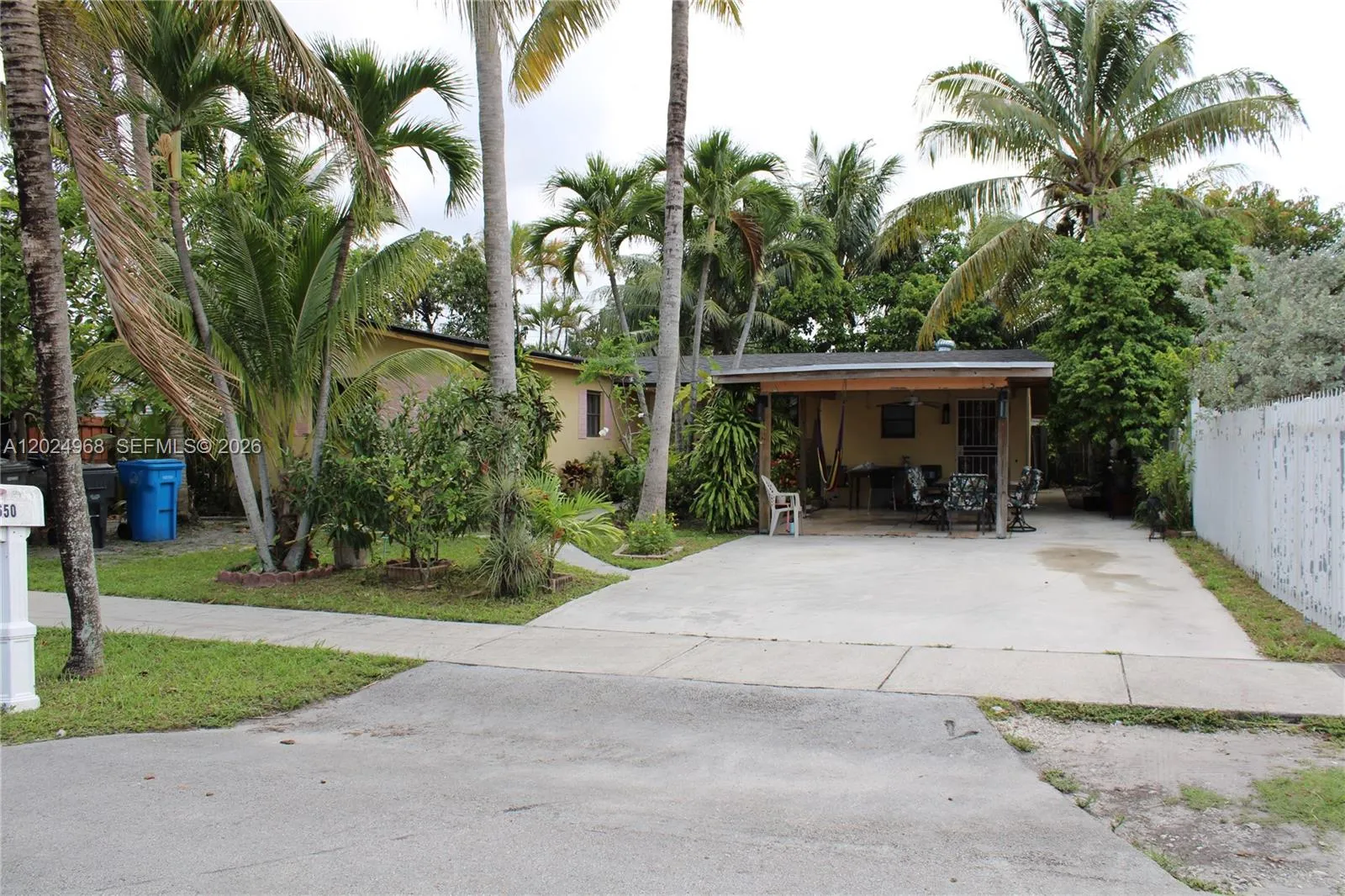 Foto de propiedad en 3650 SW 39th Avenue, West Park, FL 33023 West Park con MLS# 