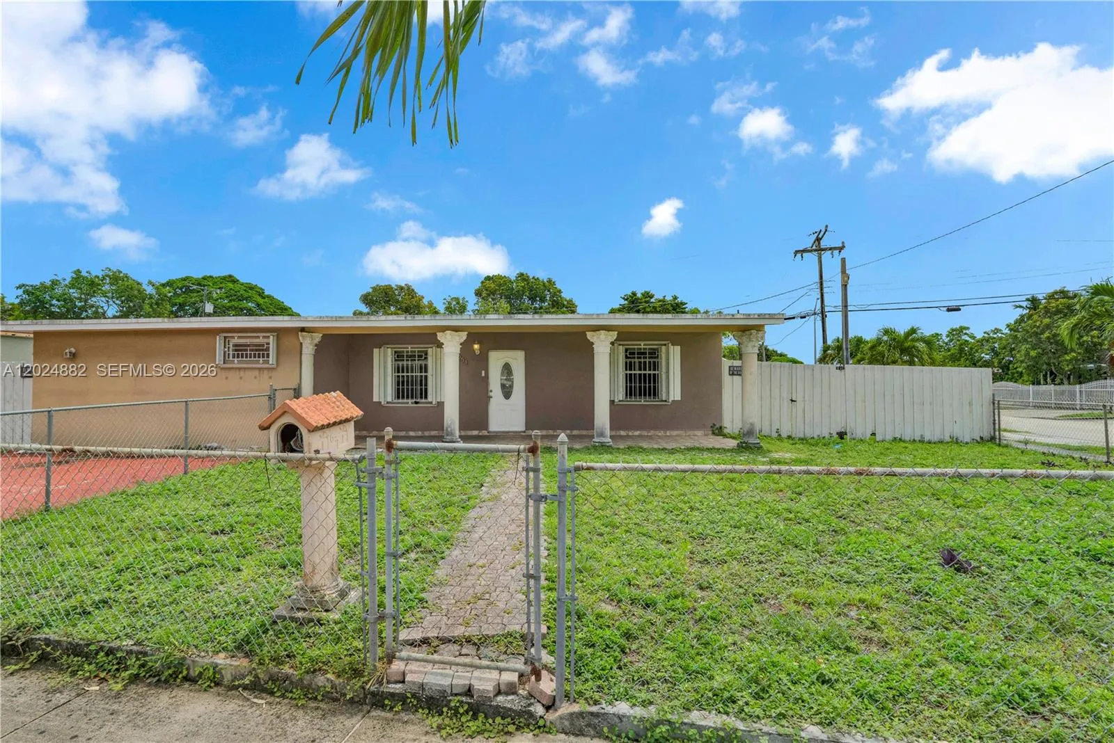 Vendido 3651 W 2nd Court, Hialeah, FL 33012, Hialeah, FL 33012