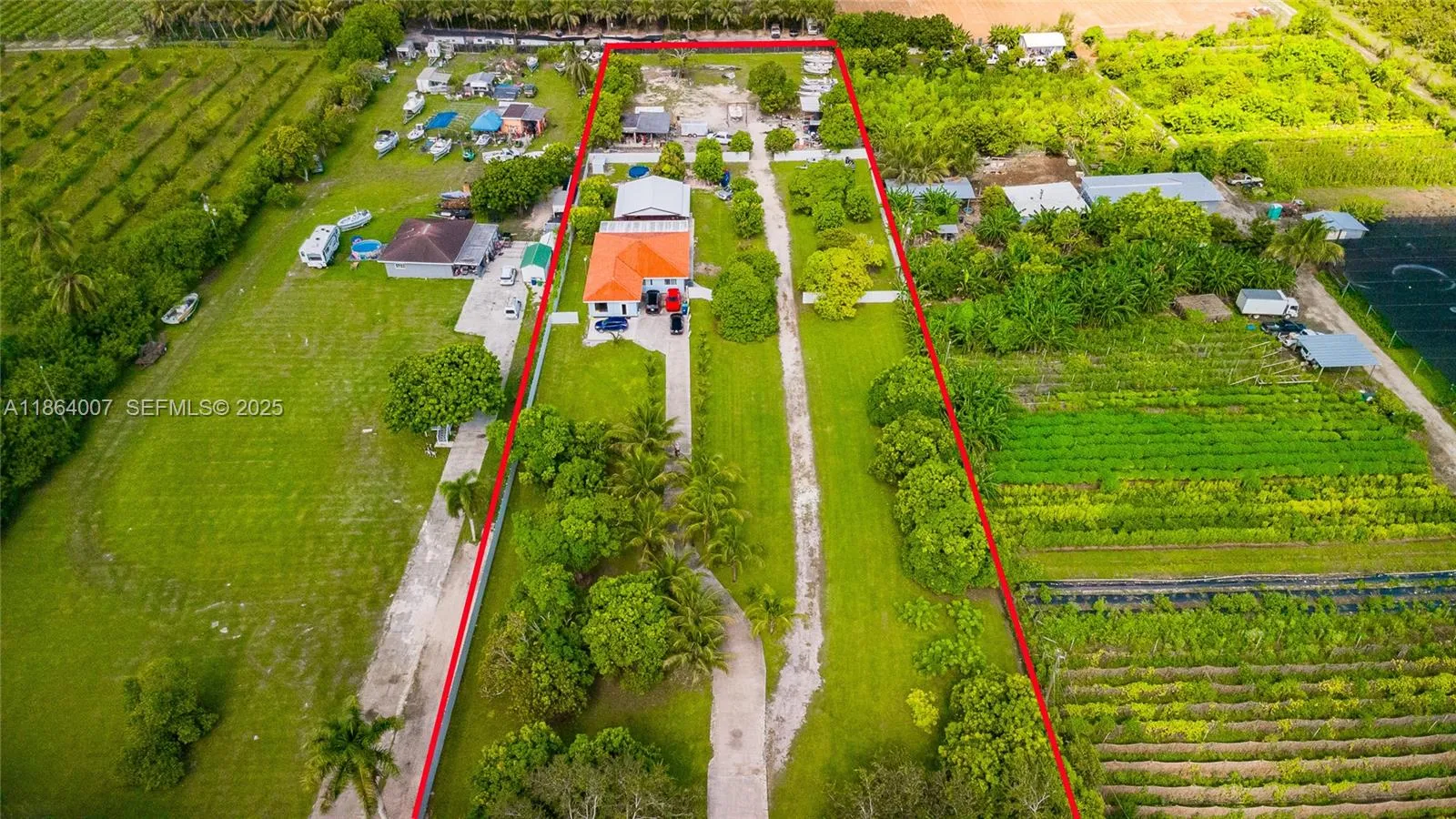 Foto de propiedad en 36520 SW 214th Avenue, Homestead, FL 33034 Homestead con MLS# 
