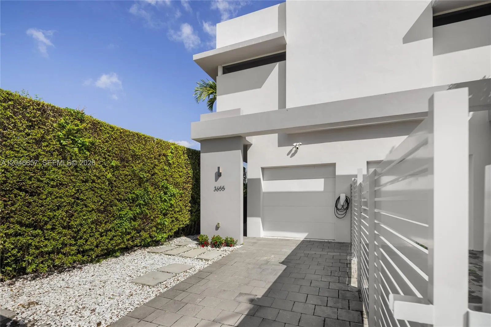 Foto de propiedad en 3655 SW 25th Street 3655, Miami, FL 33133 Miami con MLS# 