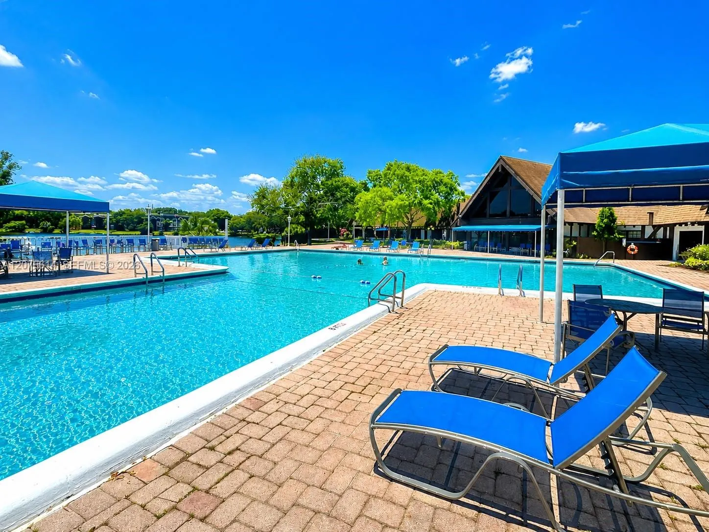 Foto de propiedad en 3660 Inverrary Drive 1R, Lauderhill, FL 33319 Lauderhill con MLS# 