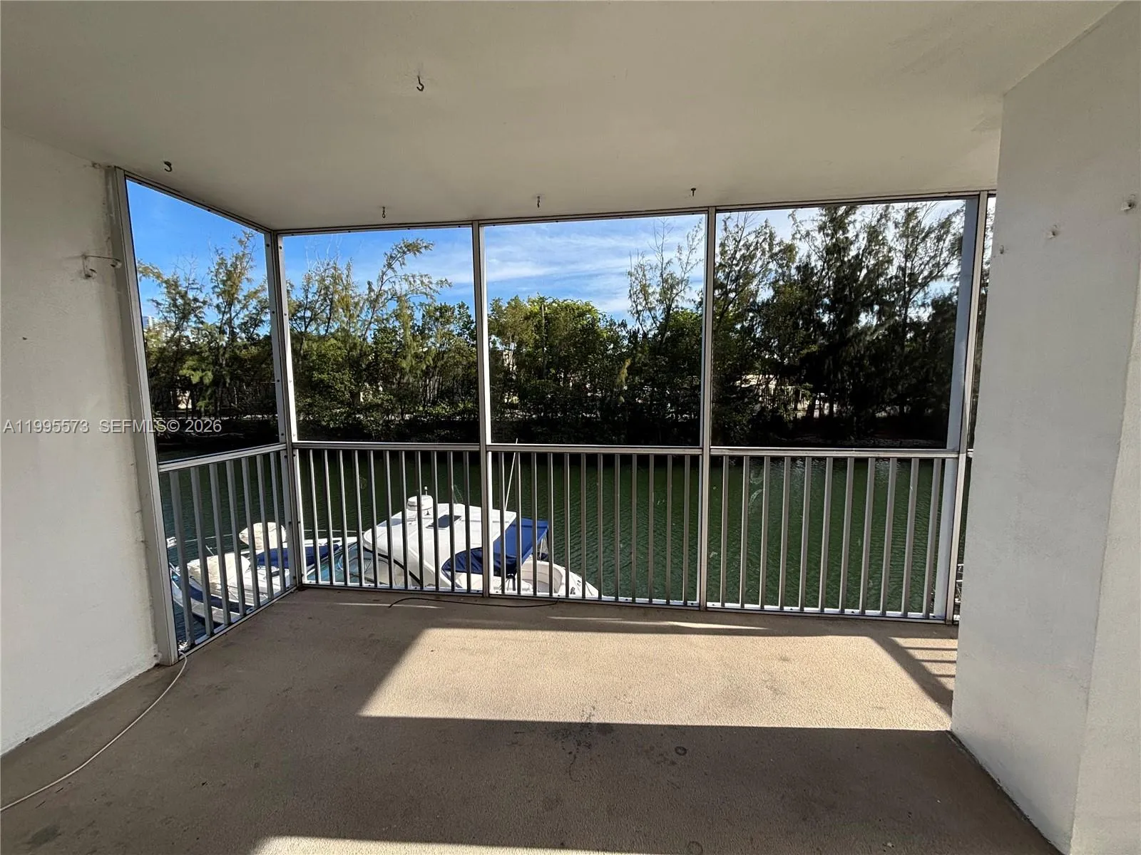 Foto de propiedad en 3660 NE 166th Street 215, North Miami Beach, FL 33160 North Miami Beach con MLS# 
