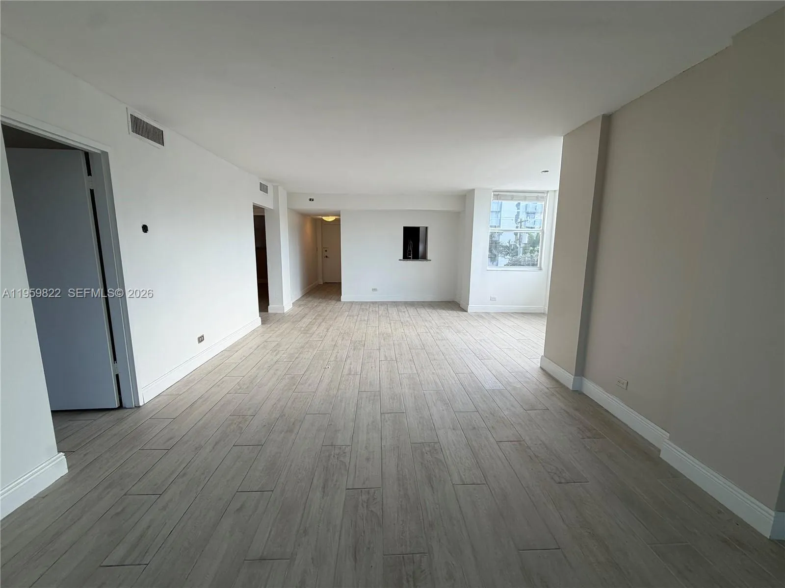 Foto de propiedad en 3660 NE 166th Street 301 +40\' Deeded Dock, North Miami Beach, FL 33160 North Miami Beach con MLS# 