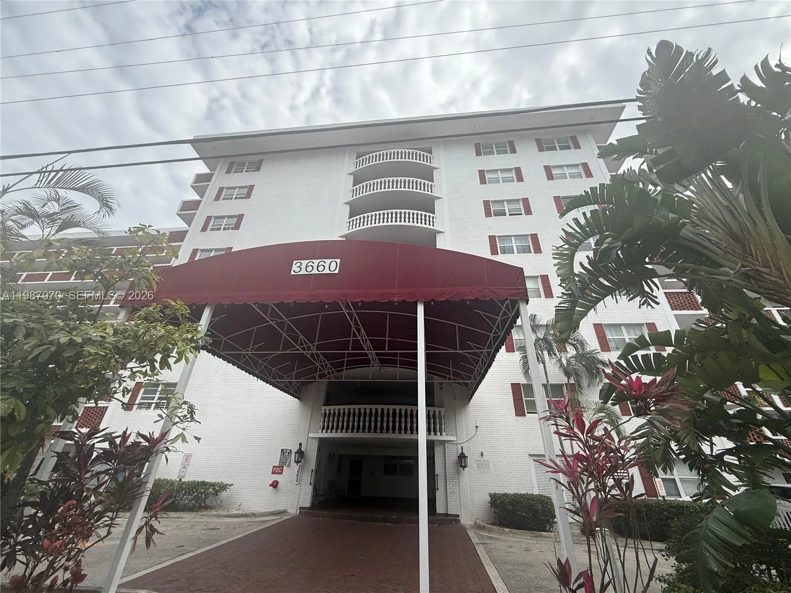 Foto de propiedad en 3660 NE 166th Street 415, North Miami Beach, FL 33160 North Miami Beach con MLS# 