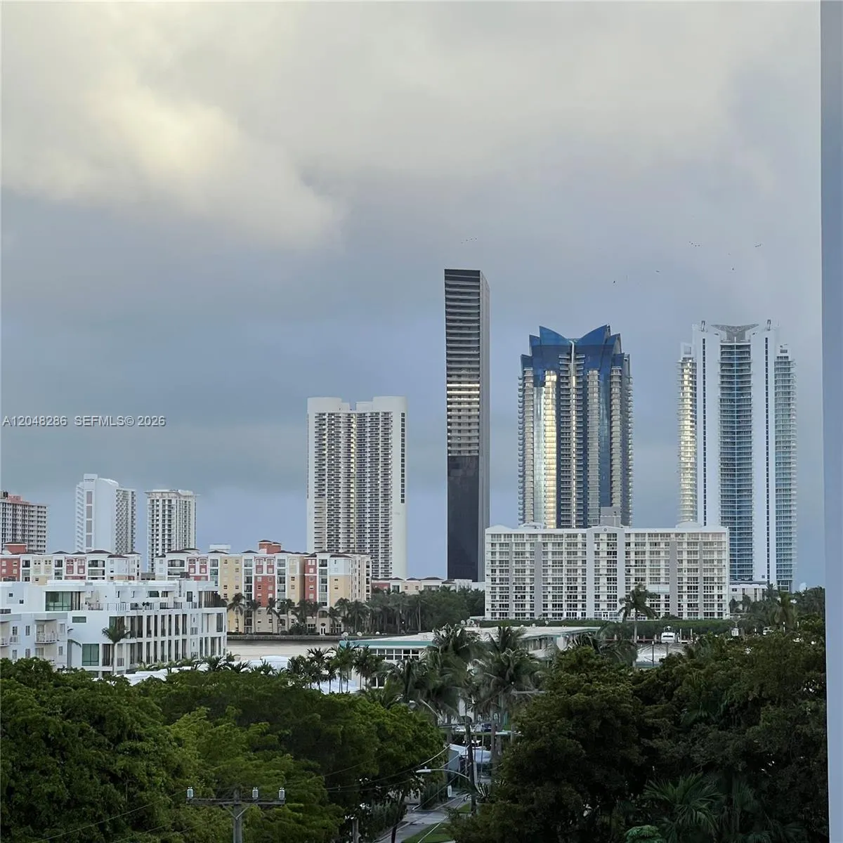 Foto de propiedad en 3660 NE 166th Street 607, North Miami Beach, FL 33160 North Miami Beach con MLS# 