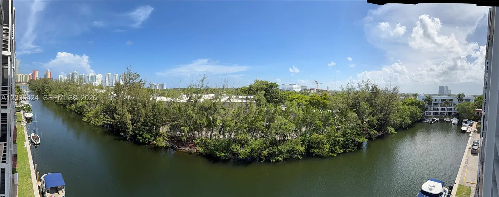 Foto de propiedad en 3660 NE 166th Street 607, North Miami Beach, FL 33160 North Miami Beach con MLS# 