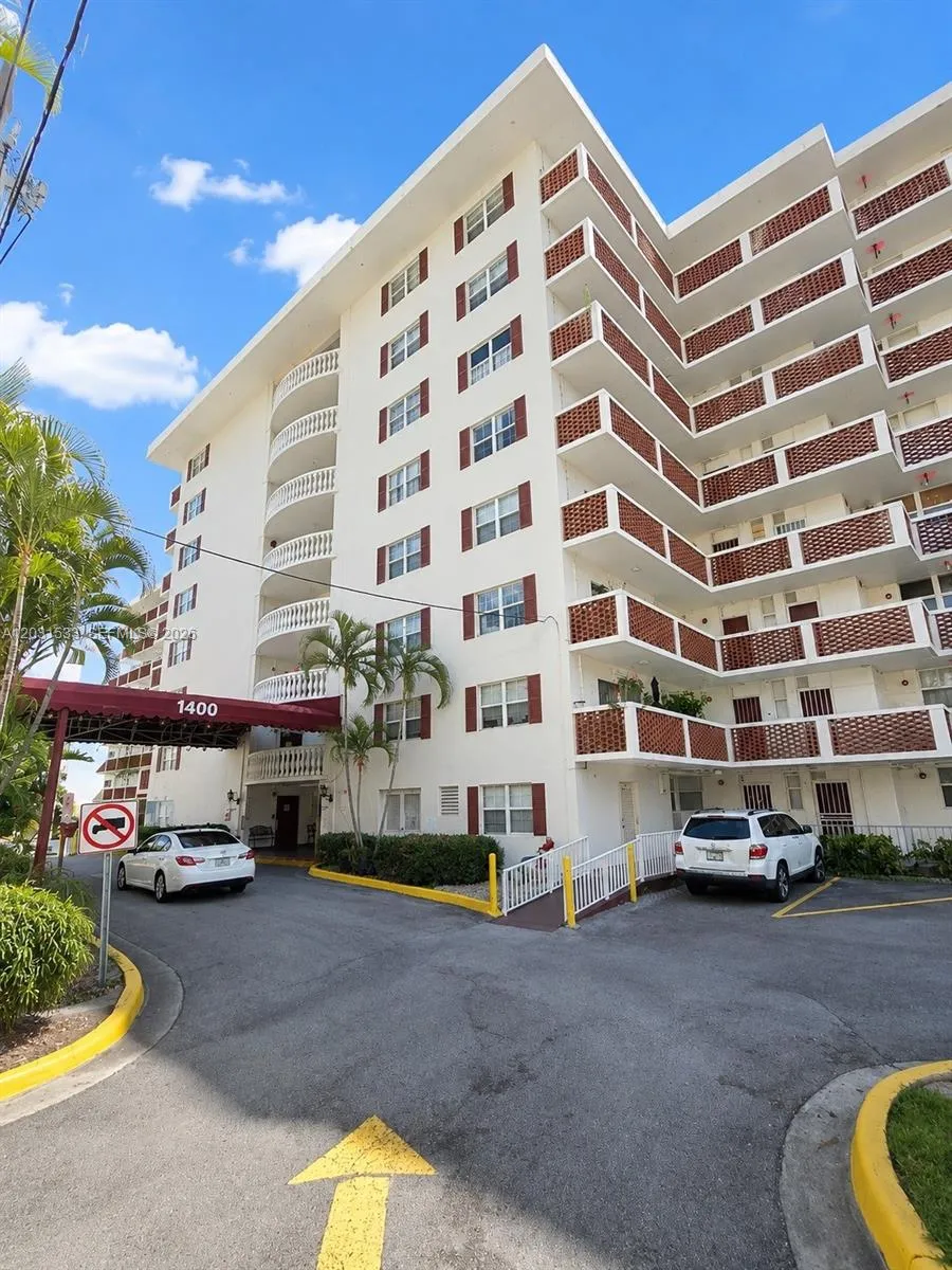 Foto de propiedad en 3660 NE 166th Street 805, North Miami Beach, FL 33160 North Miami Beach con MLS# 