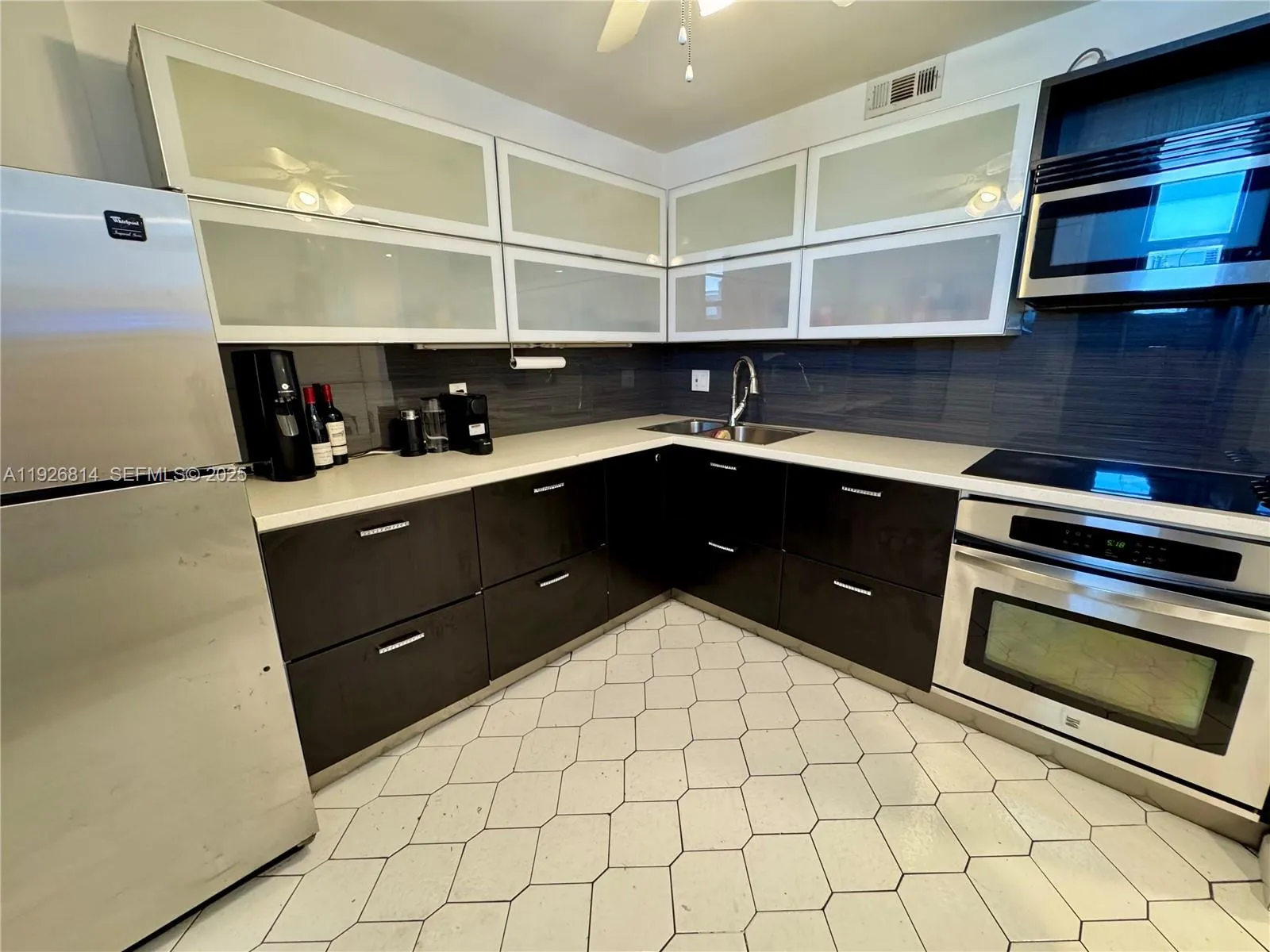 Foto de propiedad en 3660 NE 166th Street 812, North Miami Beach, FL 33160 North Miami Beach con MLS# 