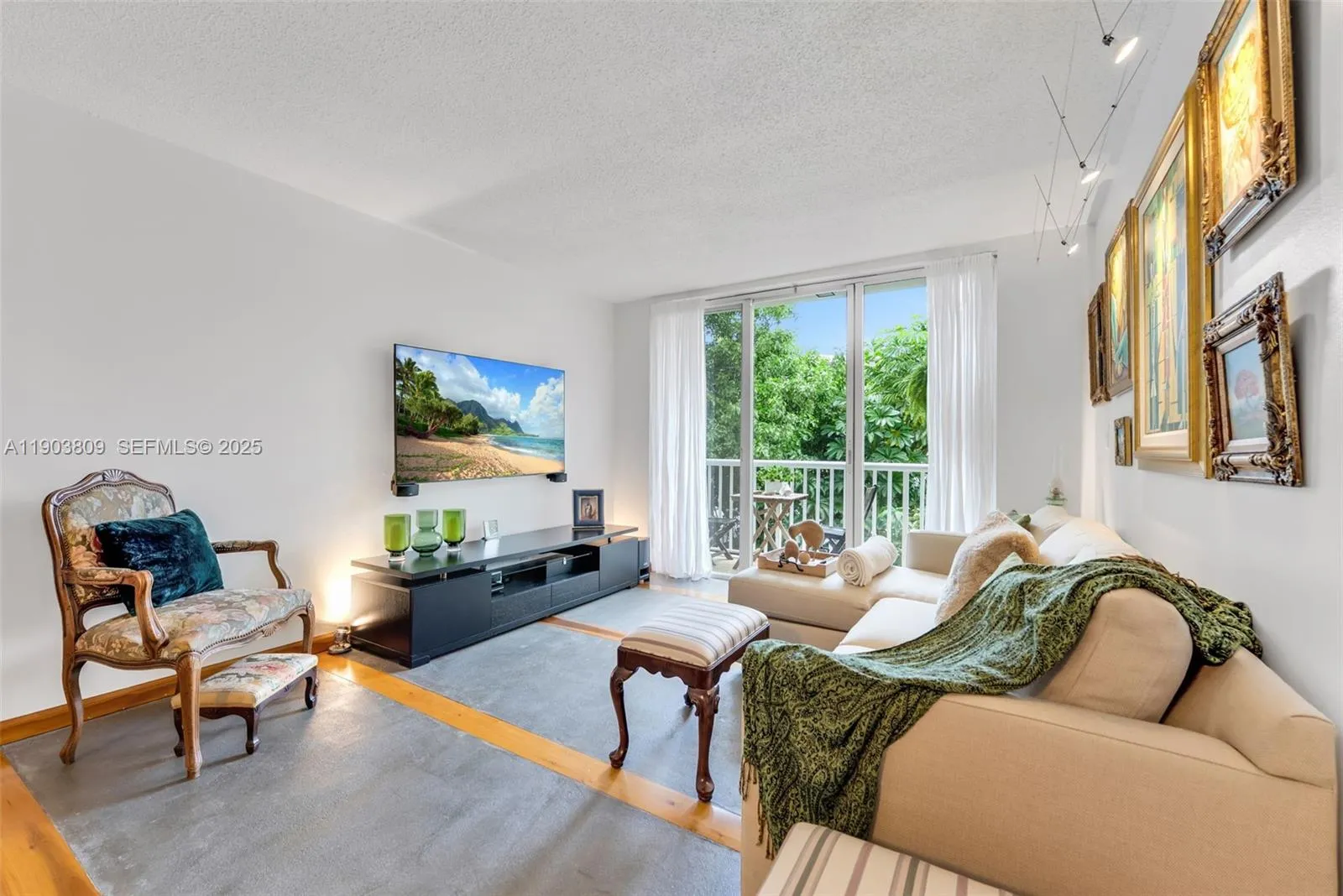 Foto de propiedad en 3661 SW 9th Terrace 207, Miami, FL 33135 Miami con MLS# 
