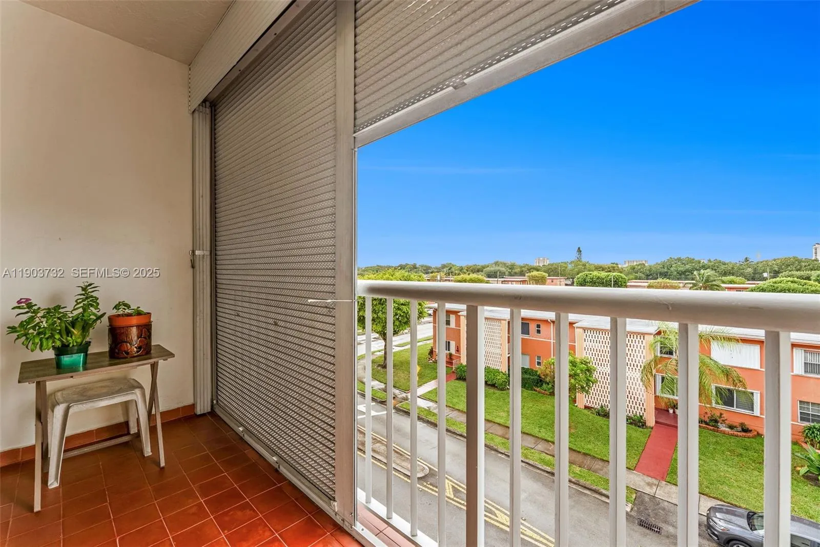 Foto de propiedad en 3661 SW 9th Terrace 402, Miami, FL 33135 Miami con MLS# 