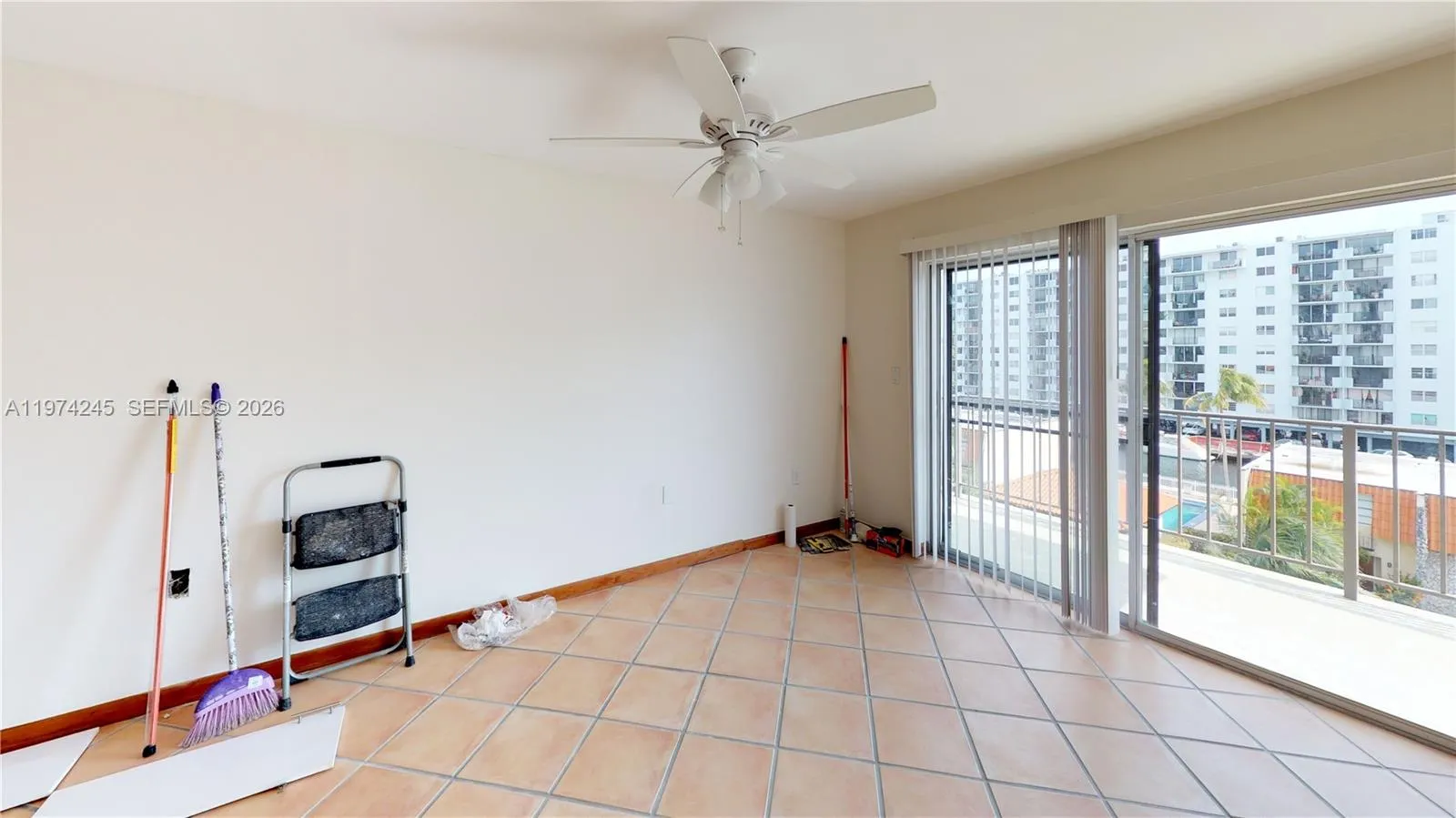 Foto de propiedad en 3665 NE 167 Street 501, North Miami Beach, FL 33160 North Miami Beach con MLS# 