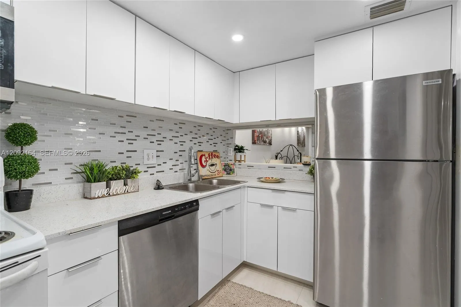 Foto de propiedad en 3670 Inverrary Drive 2R, Lauderhill, FL 33319 Lauderhill con MLS# 