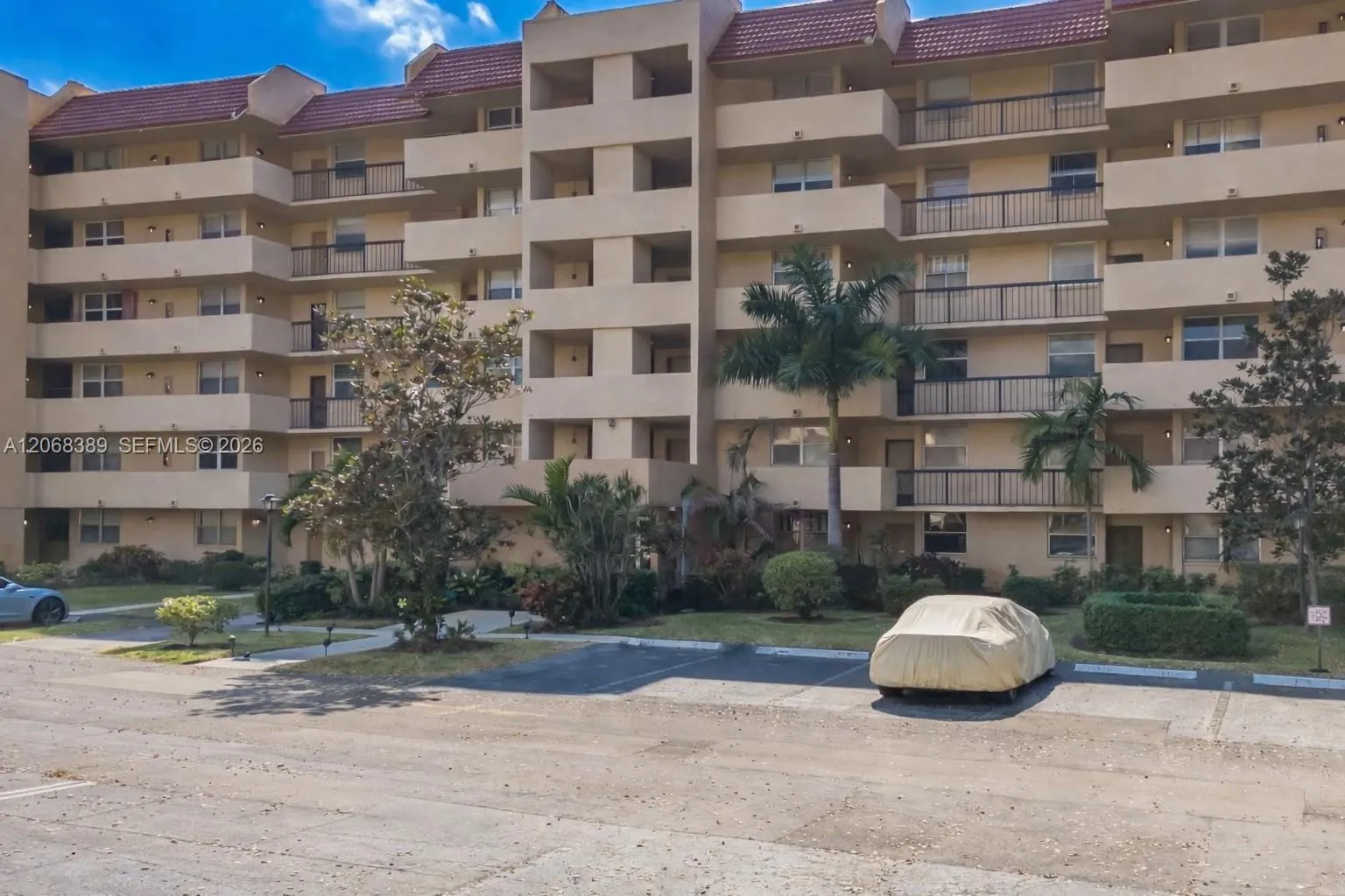 Foto de propiedad en 3671 Environ Boulevard 368, Lauderhill, FL 33319 Lauderhill con MLS# 