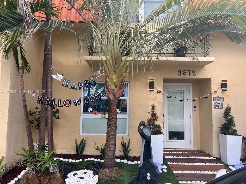 Foto de propiedad en 3672 NE 167th Street 31, North Miami Beach, FL 33160 North Miami Beach con MLS# 