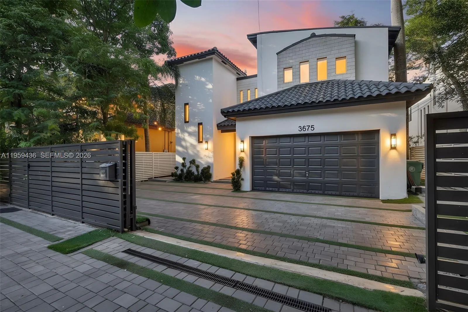 Foto de propiedad en 3675 Loquat Avenue, Miami, FL 33133 Miami con MLS# 