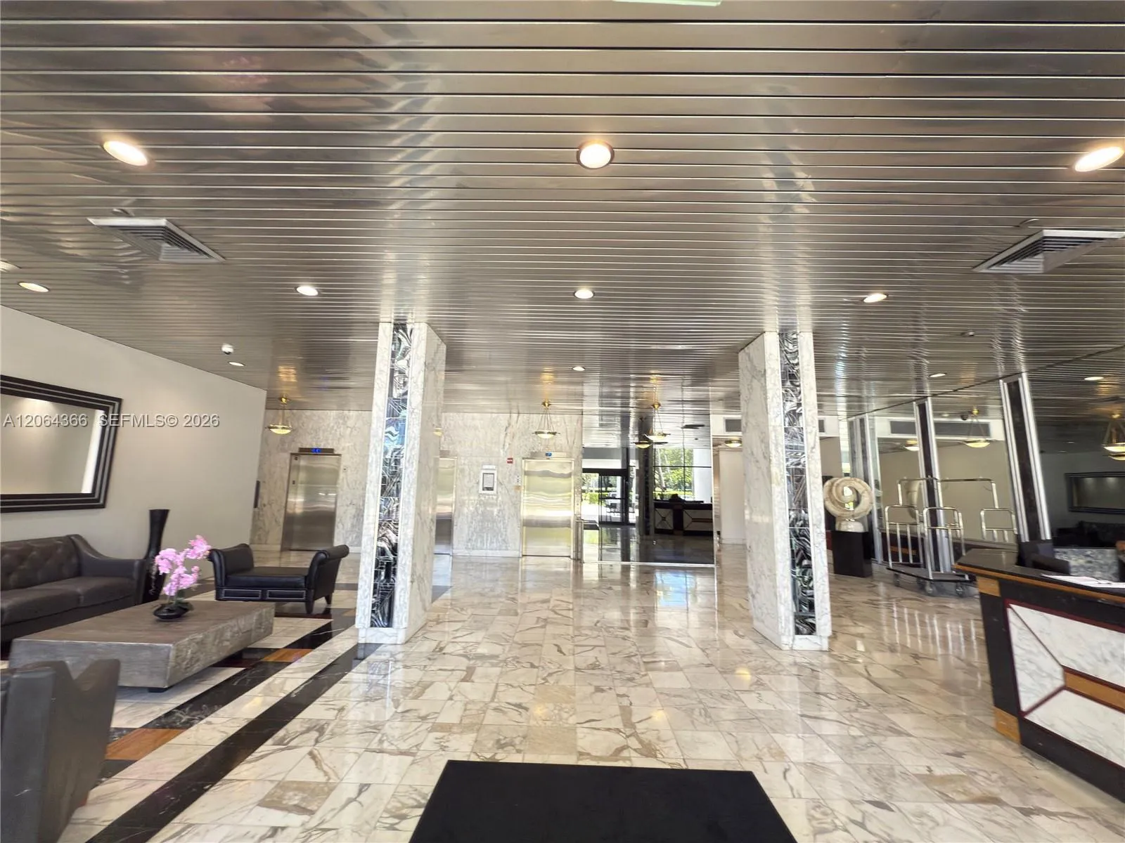 Foto de propiedad en 3675 N Country Club Drive 109, Aventura, FL 33180 Aventura con MLS# 