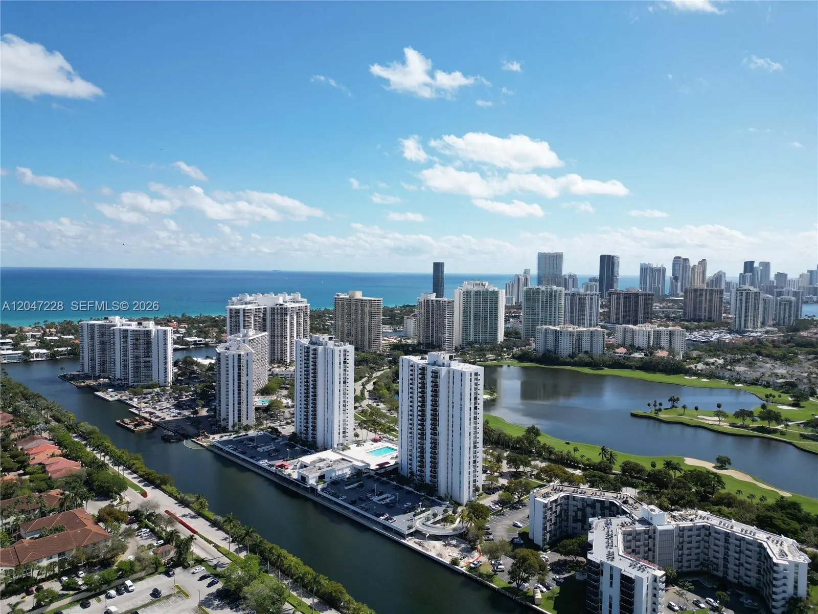 Foto de propiedad en 3675 N Country Club Drive 2007, Aventura, FL 33180 Aventura con MLS# 