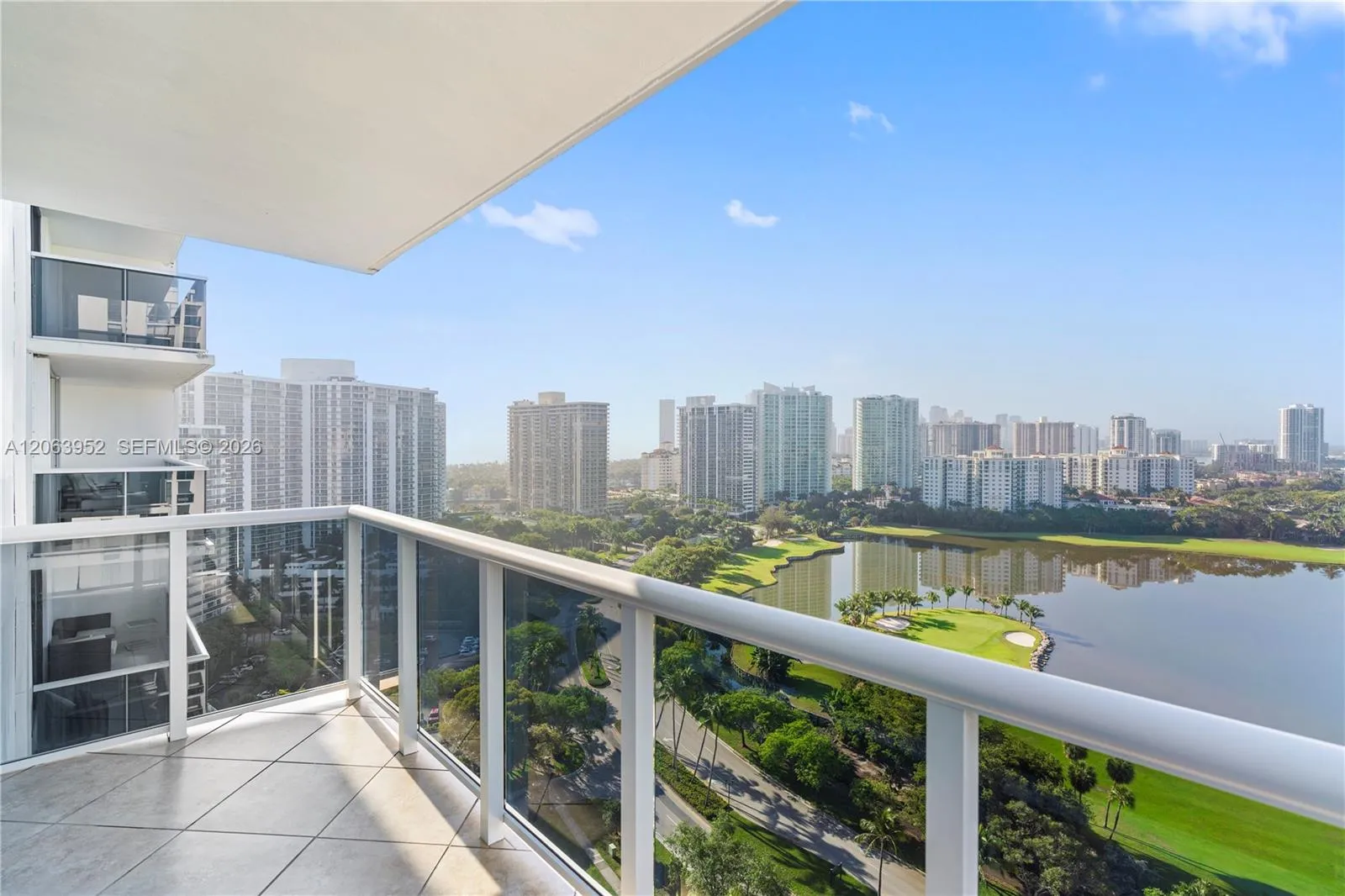 Foto de propiedad en 3675 N Country Club Drive 2208, Aventura, FL 33180 Aventura con MLS# 