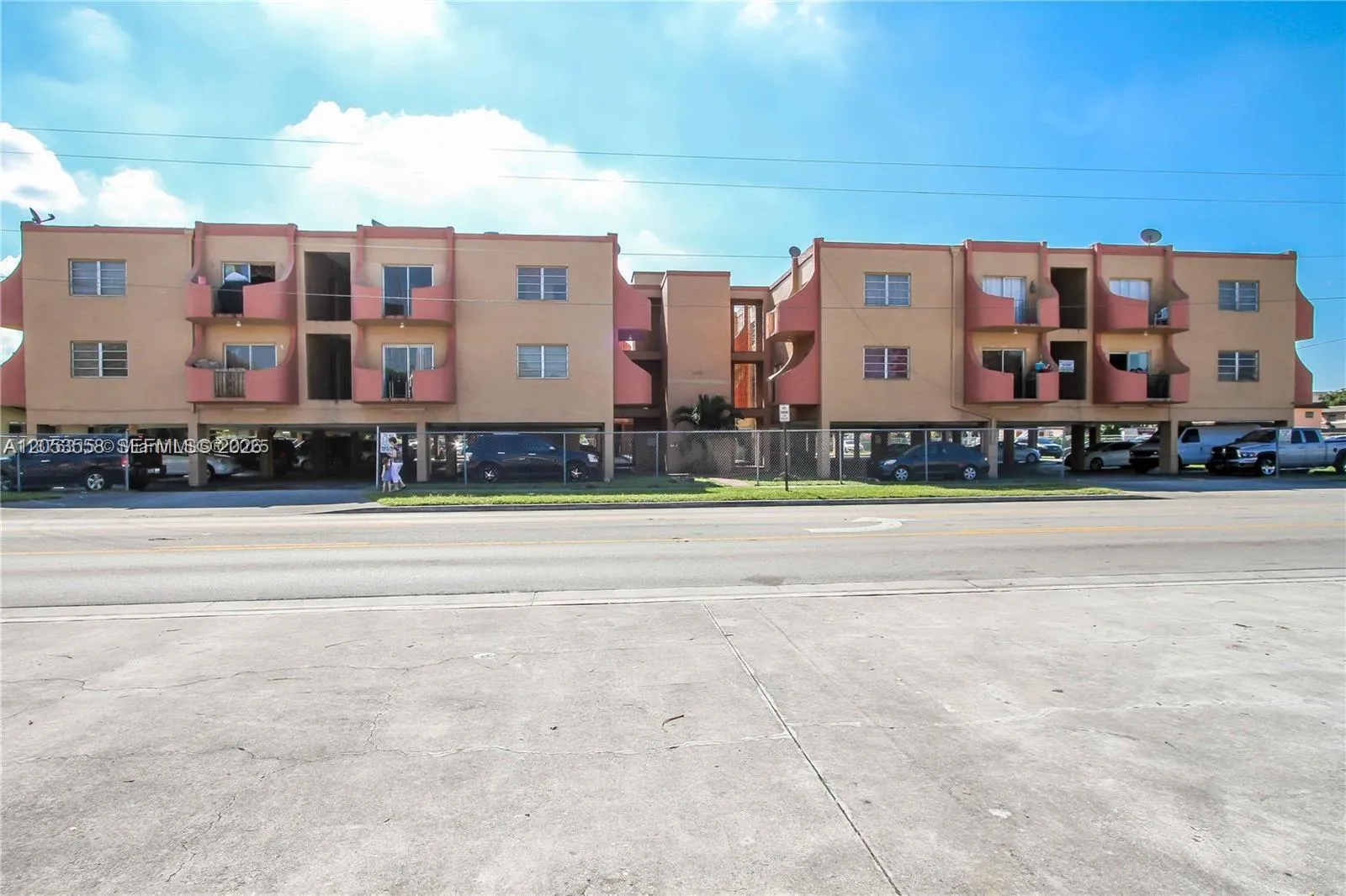 En Renta 3675 W 11th Avenue 319, Hialeah, FL 33012, Hialeah, FL 33012