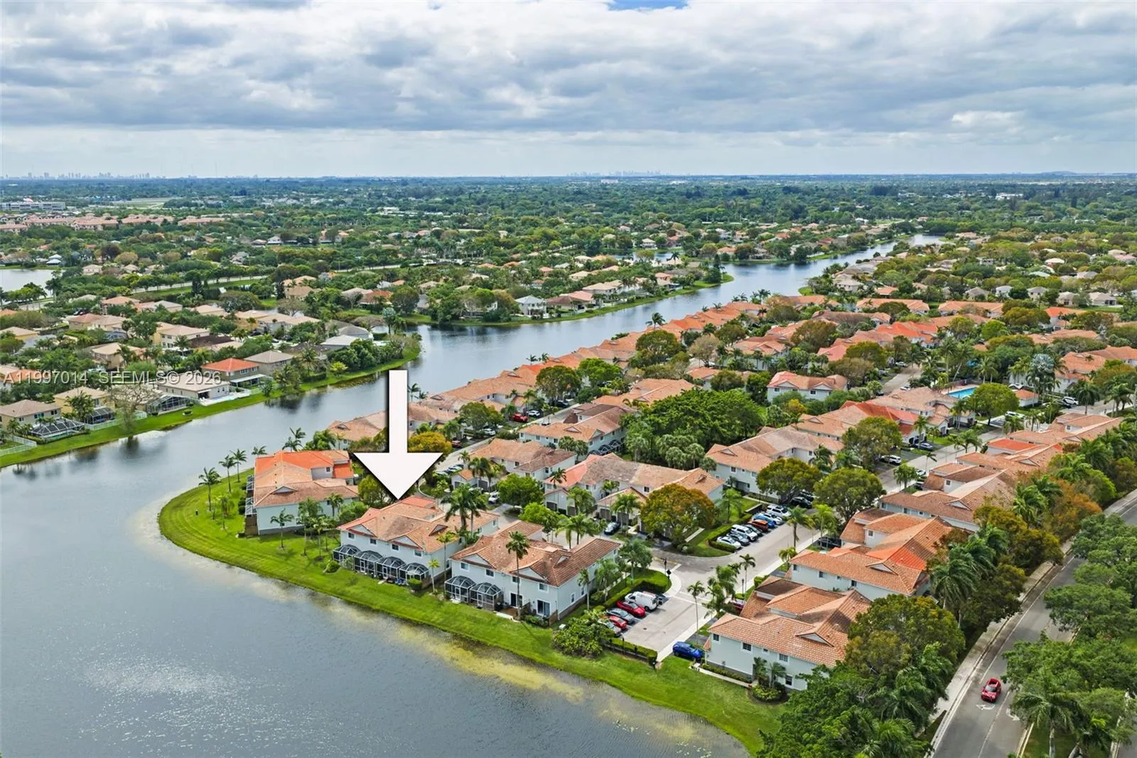 Foto de propiedad en 3676 San Simeon Circle, Weston, FL 33331 Weston con MLS# 