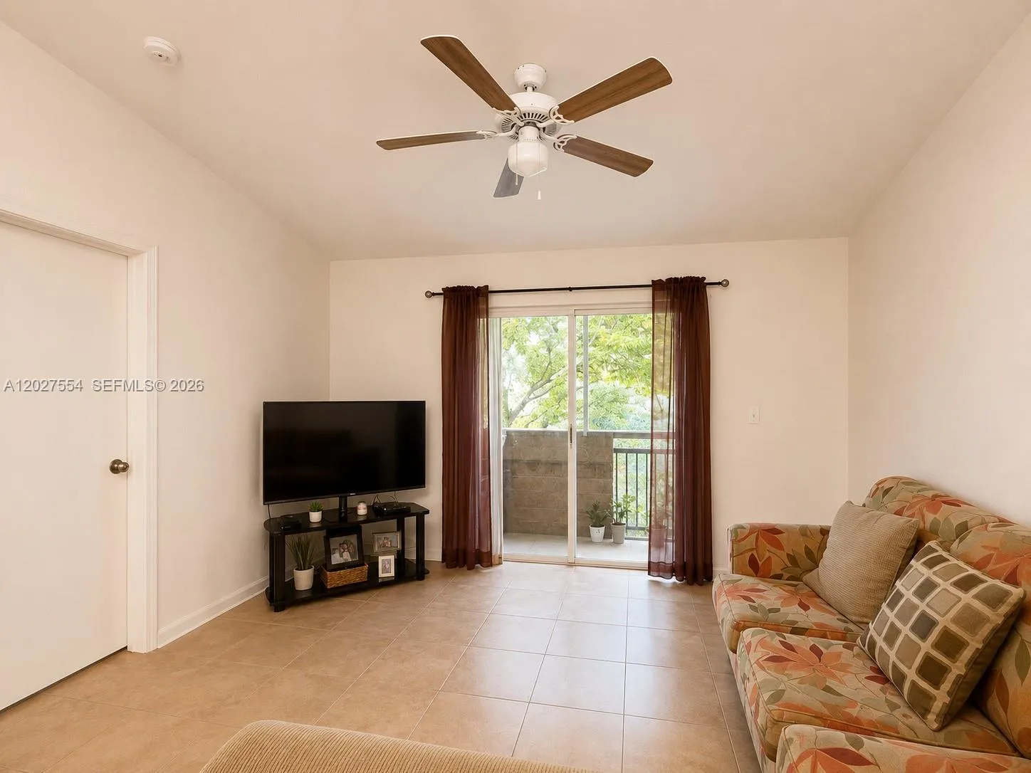 Foto de propiedad en 3680 NW 91st Lane 3680, Sunrise, FL 33351 Sunrise con MLS# 