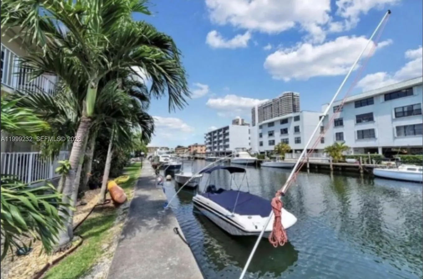 En Renta 3681 NE 170th Street 4, North Miami Beach, FL 33160, North Miami Beach, FL 33160