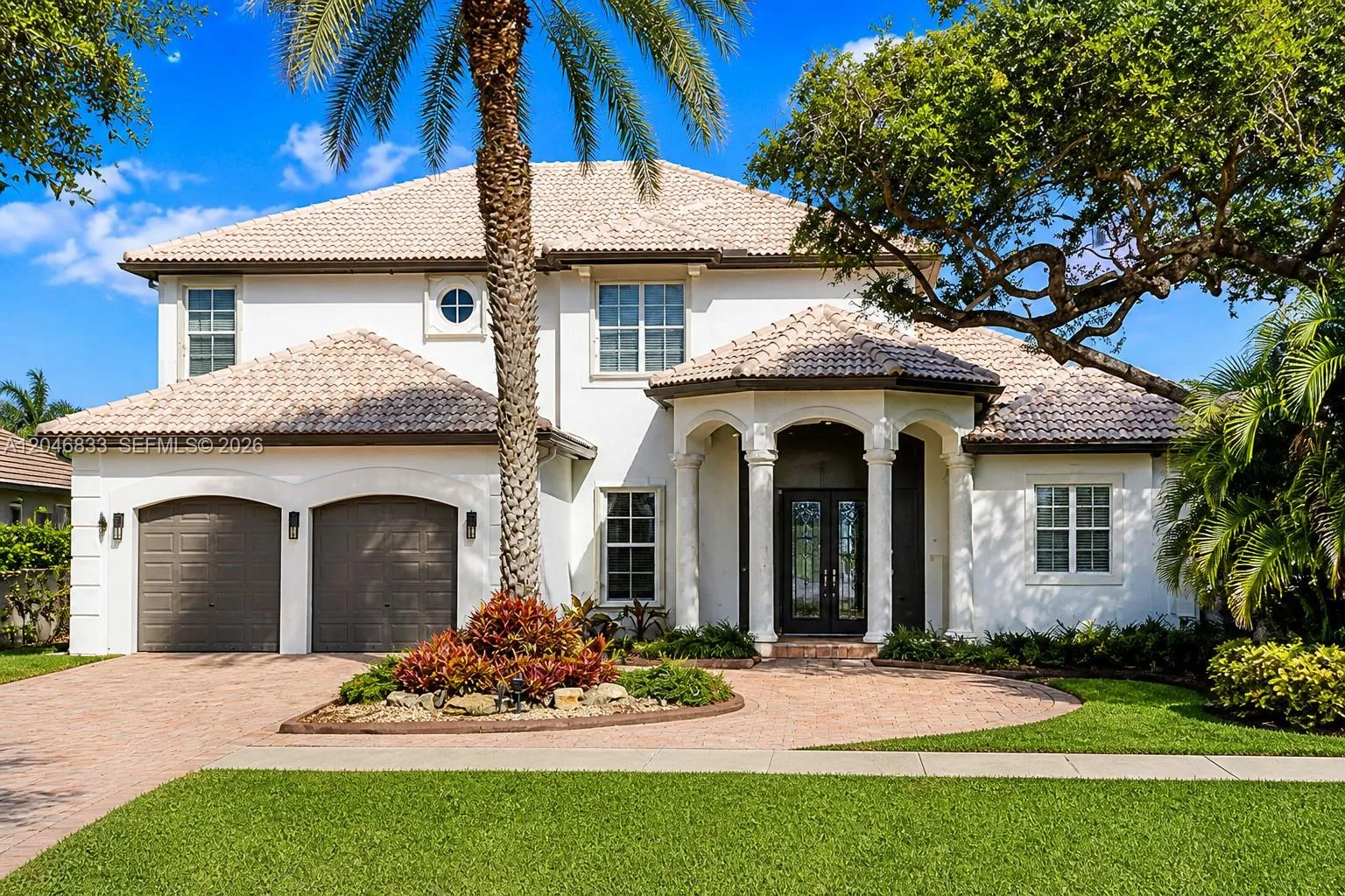 Foto de propiedad en 3683 W Lakes Estates Drive, Davie, FL 33328 Davie con MLS# 