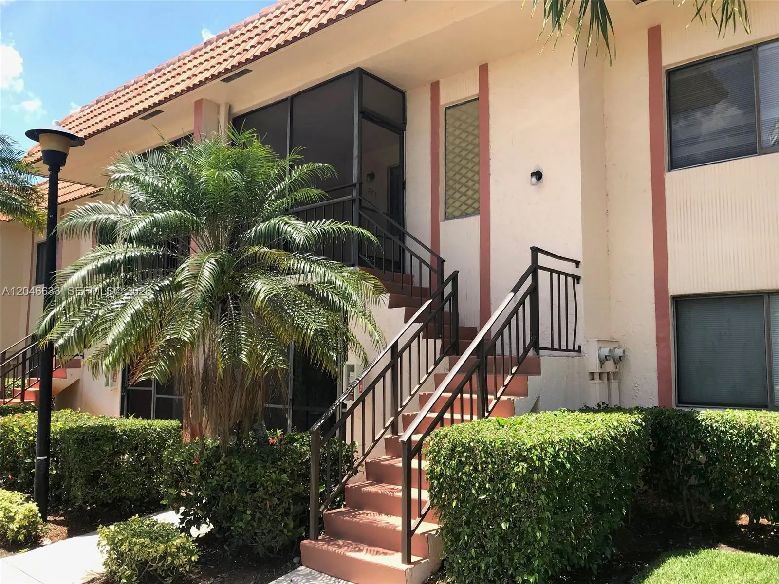 Foto de propiedad en 369 Lakeview Drive 203, Weston, FL 33326 Weston con MLS# 