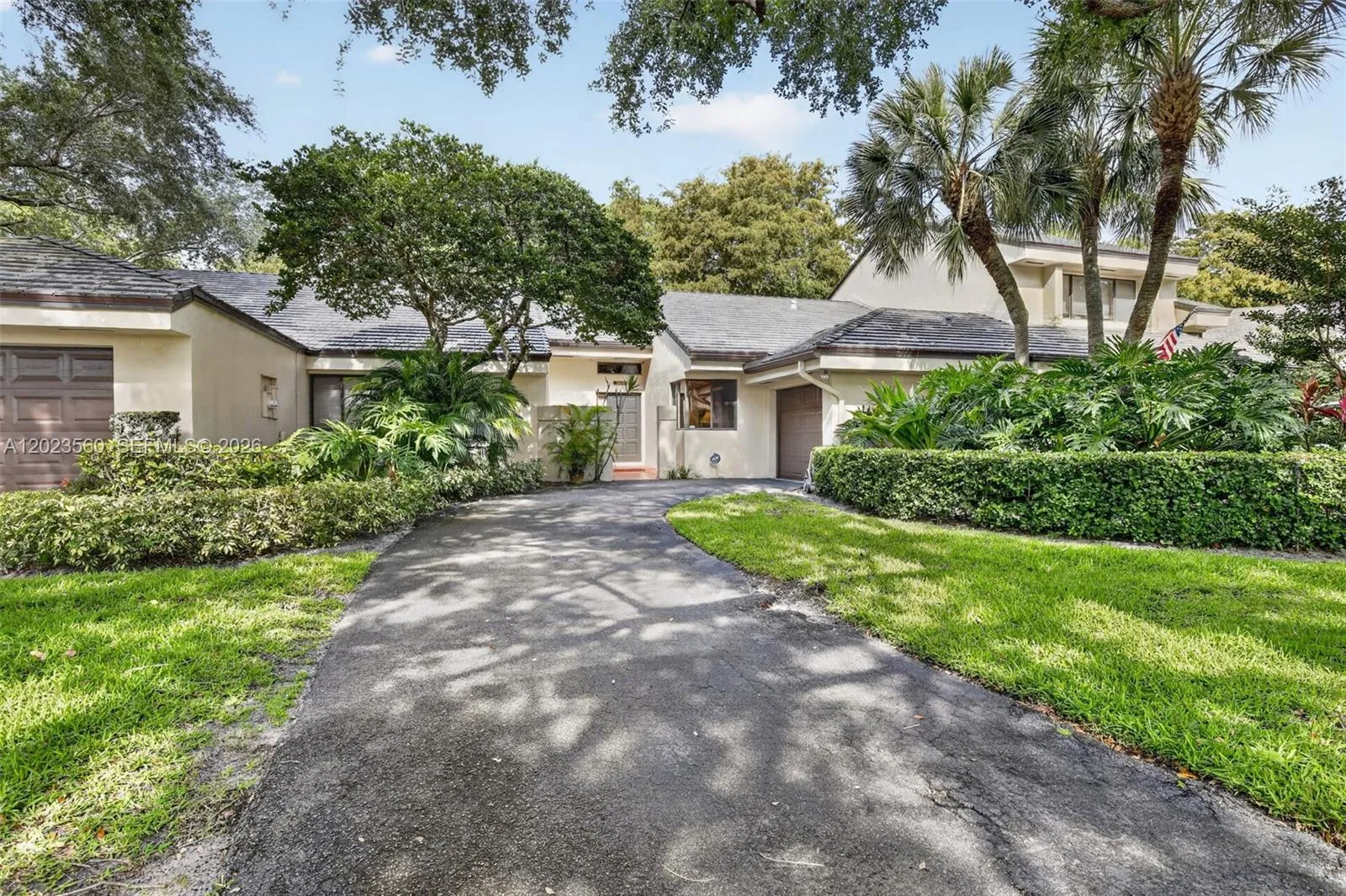 Foto de propiedad en 369 NW 97th Avenue, Plantation, FL 33324 Plantation con MLS# 