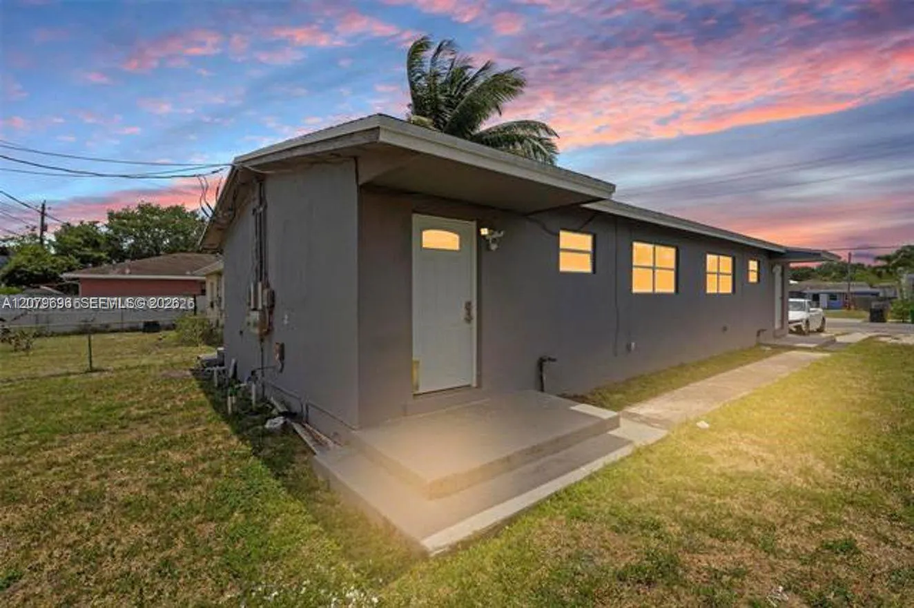 En Venta 369 Phippen Waiters Road, Dania Beach, FL 33004, Dania Beach, FL 33004