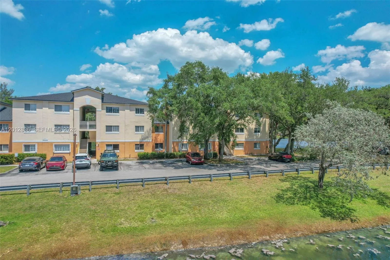Vendido 3690 N 56th Avenue 903, Hollywood, FL 33021, Hollywood, FL 33021