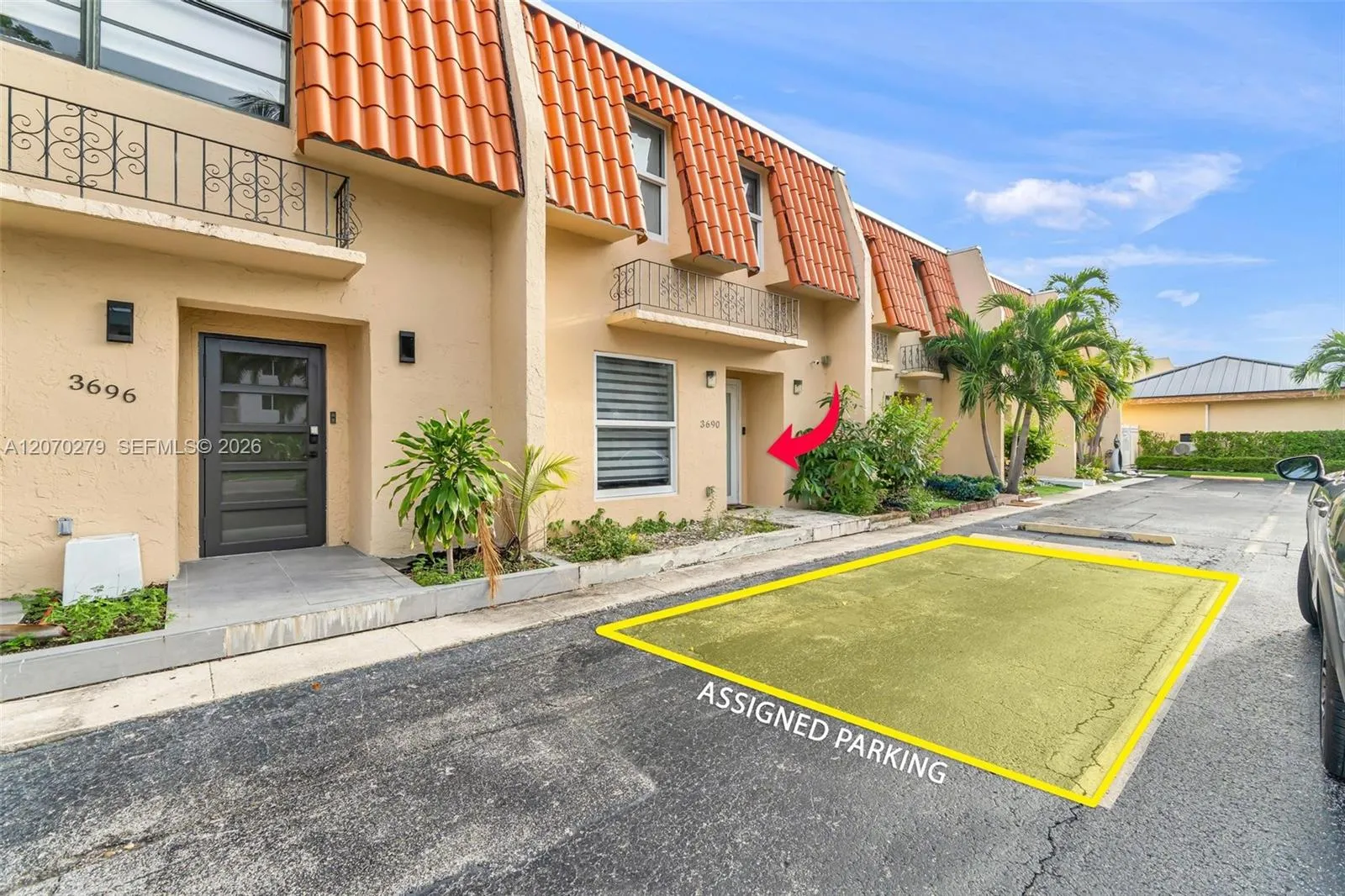 Foto de propiedad en 3690 NE 167th Street 34, North Miami Beach, FL 33160 North Miami Beach con MLS# 