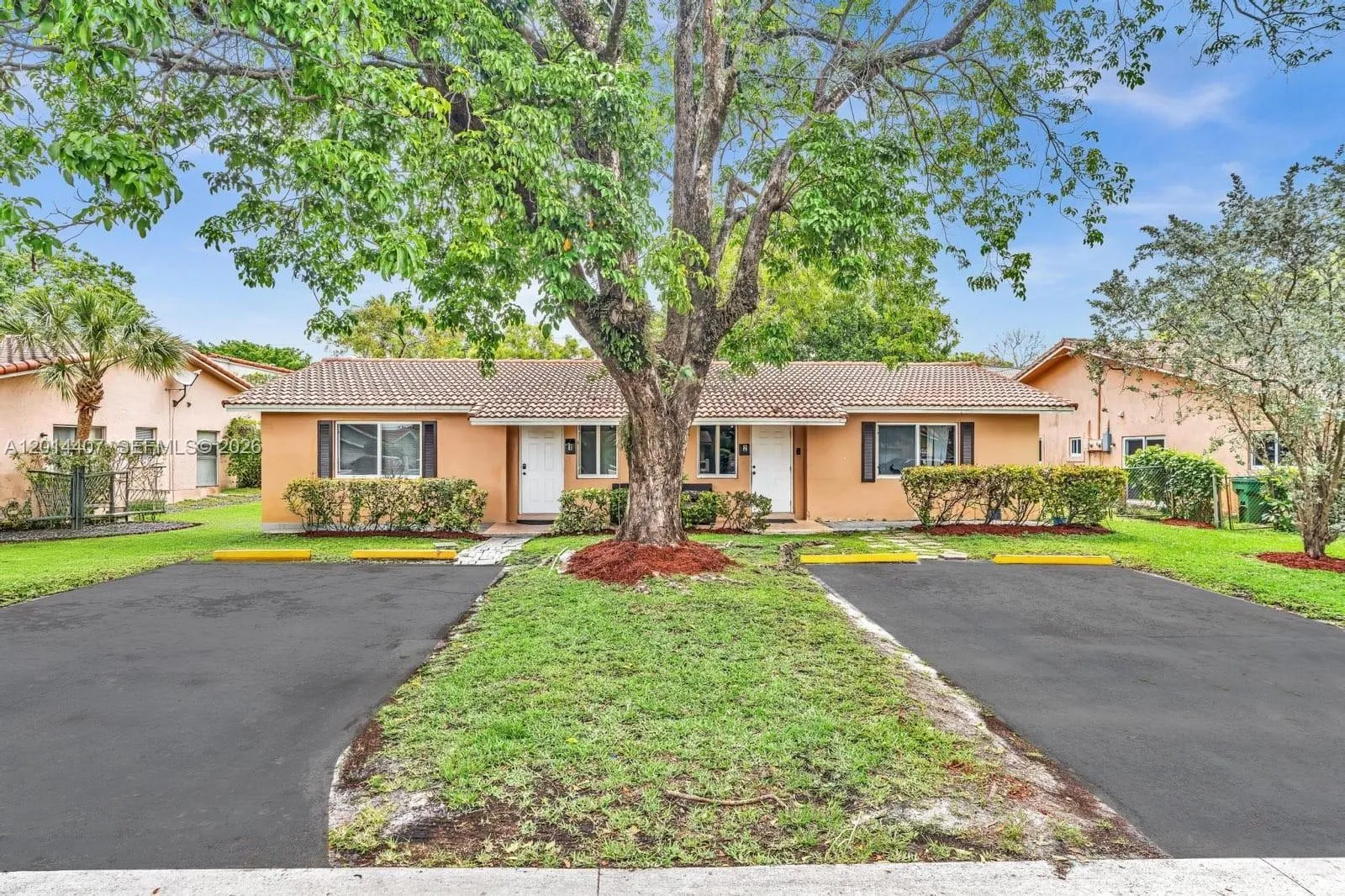Foto de propiedad en 3691 NW 78th Lane, Coral Springs, FL 33065 Coral Springs con MLS# 