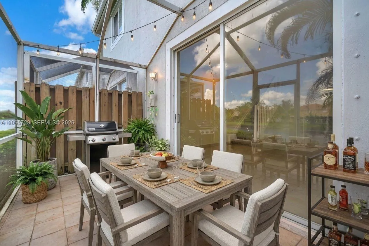 Foto de propiedad en 3698 San Simeon Circle, Weston, FL 33331 Weston con MLS# 