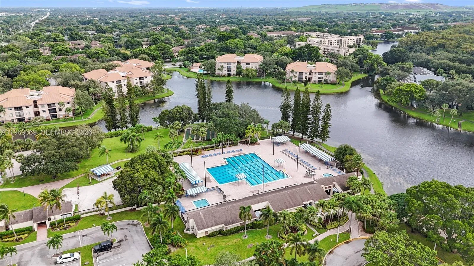 Foto de propiedad en 3699 N Carambola Circle N 2837, Coconut Creek, FL 33066 Coconut Creek con MLS# 