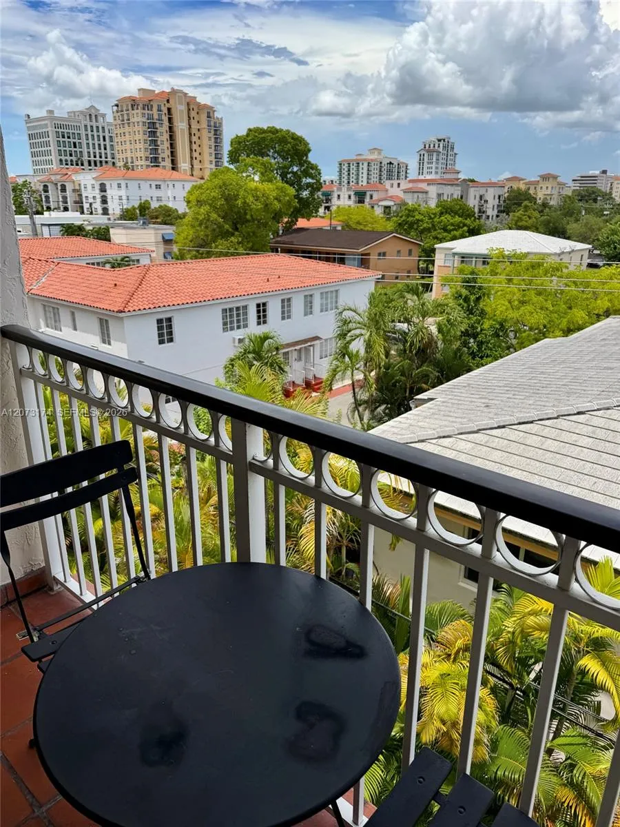Foto de propiedad en 37 Majorca Avenue 402, Coral Gables, FL 33134 Coral Gables con MLS# 