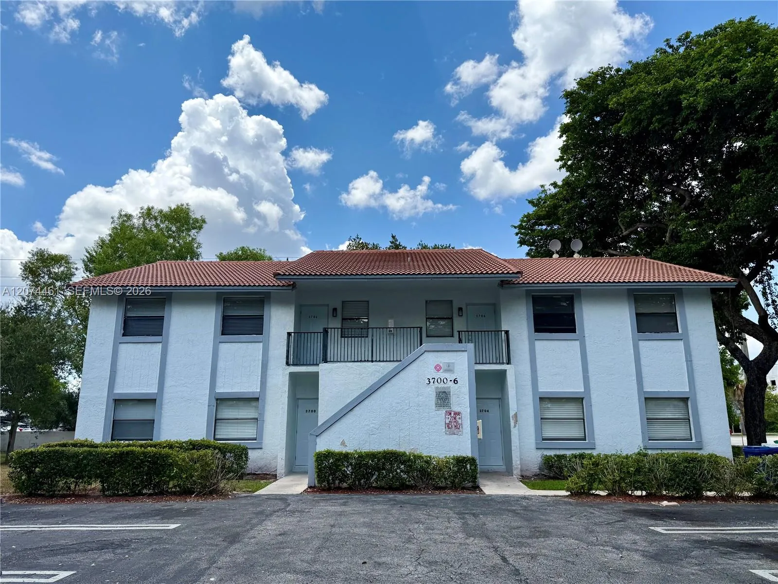 Foto de propiedad en 3700 NW 116th Terrace 3700, Coral Springs, FL 33065 Coral Springs con MLS# 