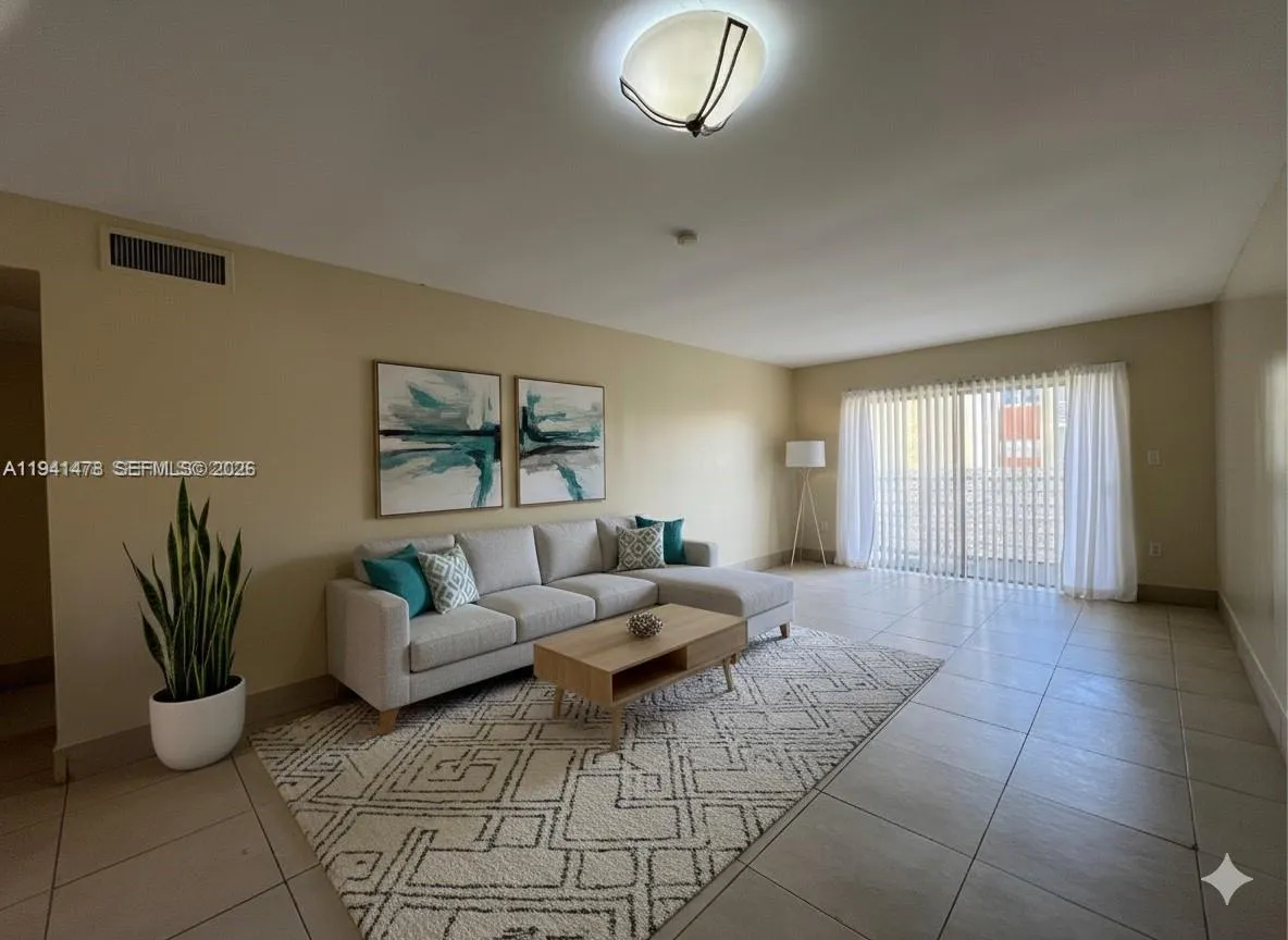 Foto de propiedad en 3700 NW 21st Street 304, Lauderdale Lakes, FL 33311 Lauderdale Lakes con MLS# 