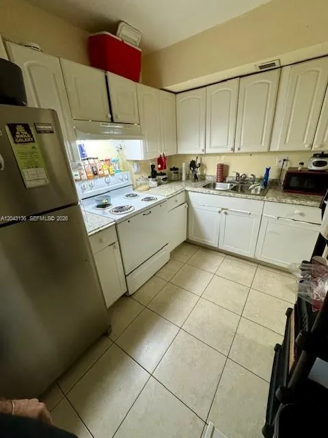 Foto de propiedad en 3700 NW 21st Street 410, Lauderdale Lakes, FL 33311 Lauderdale Lakes con MLS# 