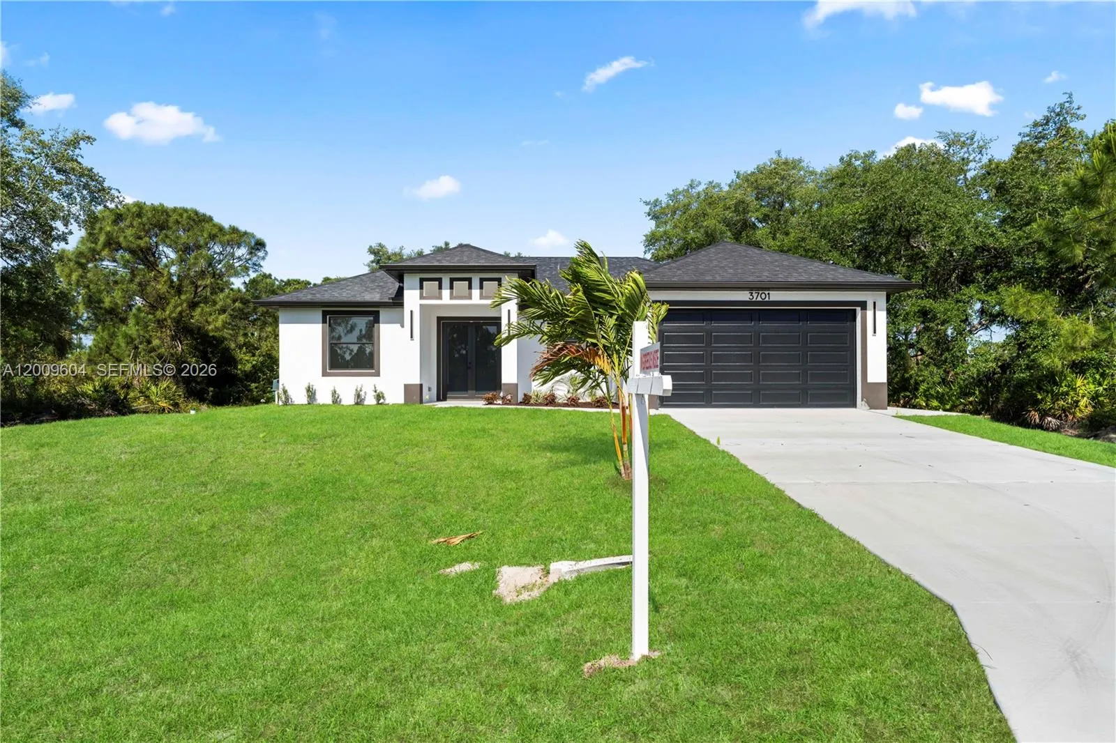 Foto de propiedad en 3701 Ida Avenue N, Lehigh Acres, FL 33971 Lehigh Acres con MLS# 