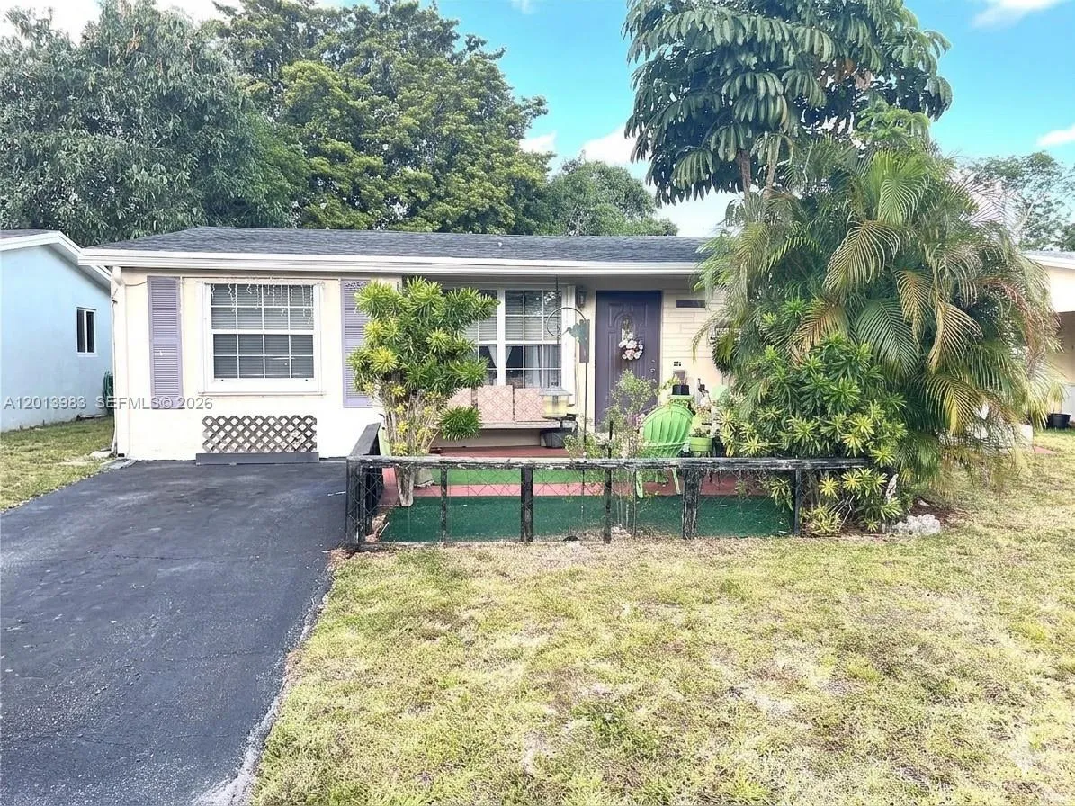 Foto de propiedad en 371 SW 67th Terrace, Pembroke Pines, FL 33023 Pembroke Pines con MLS# 