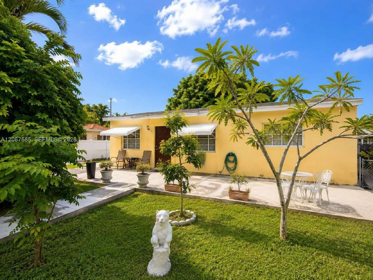 En Venta 371 W 47th Street, Hialeah, FL 33012, Hialeah, FL 33012