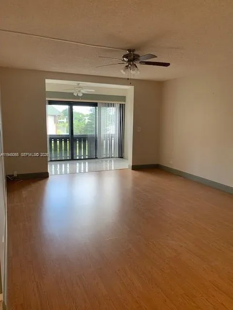 Foto de propiedad en 3710 Inverrary Drive 3K, Lauderhill, FL 33319 Lauderhill con MLS# 