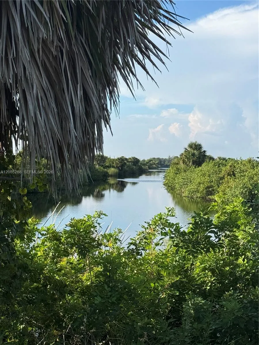 Foto de propiedad en 3714 NW 41st Lane, FL 33993  con MLS# 