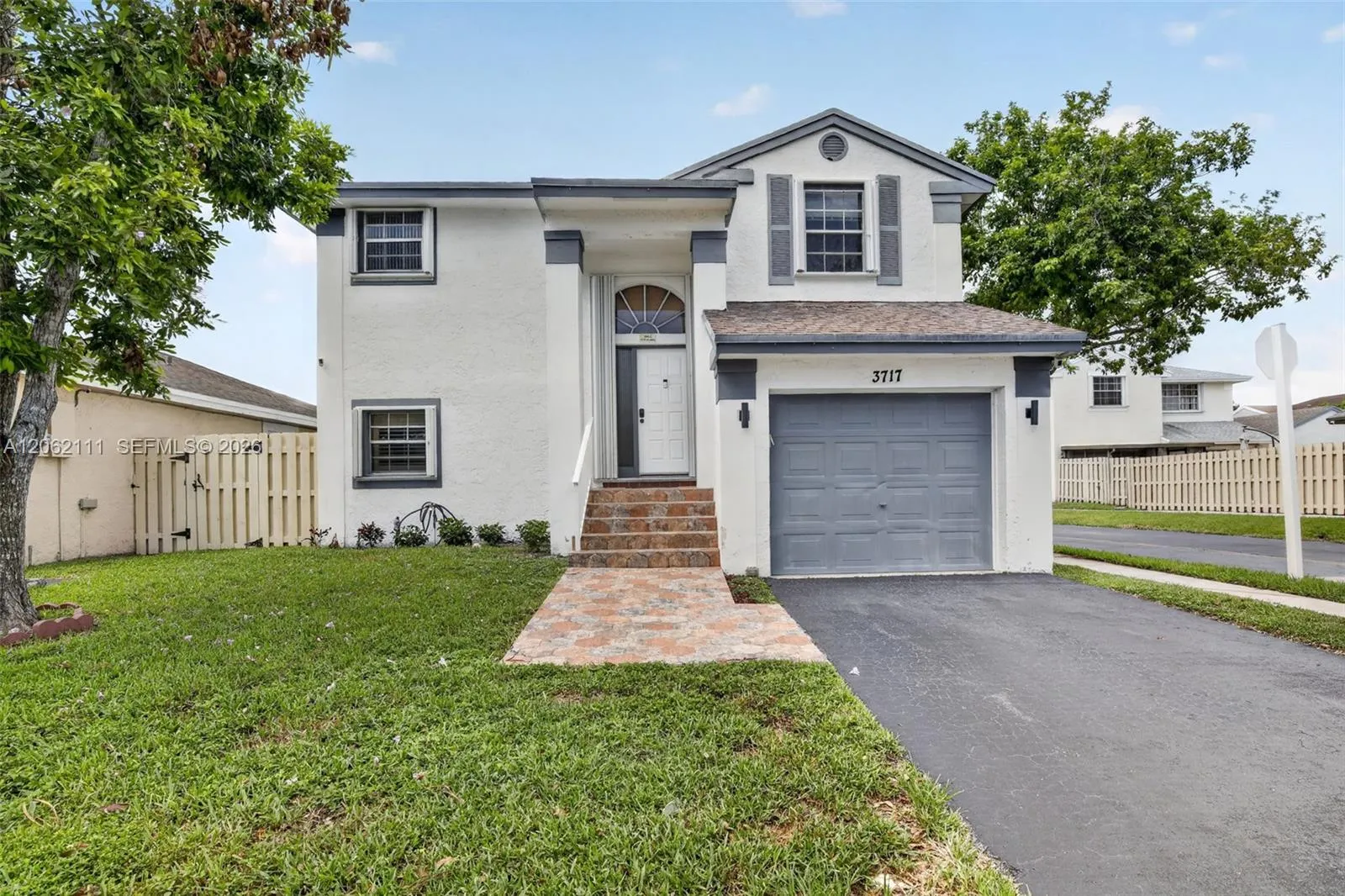 Foto de propiedad en 3717 NW 107th Way, Sunrise, FL 33351 Sunrise con MLS# 